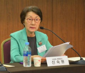 ▲ 토론자 신숙원 도서관정보정책위원회 위원장과(왼쪽)과 양승삼 법무법인 화우 변호사.ⓒ뉴데일리DB