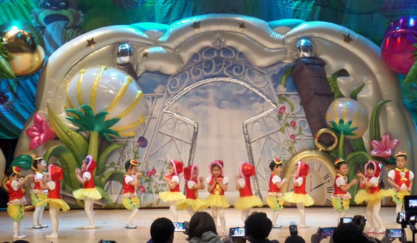 ▲ 단양유치원 유아들이 행복축제에서 율동을 선보이고 있다.ⓒ단양교육지원청