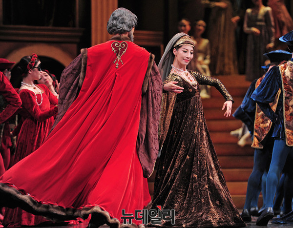 ▲ 첫눈에 반하는 줄리엣과 로미오(강미선, 막심 차셰고로프) ⓒ 뉴데일리 공준표