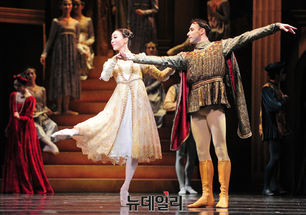 ▲ 첫눈에 반하는 줄리엣과 로미오(강미선, 막심 차셰고로프) ⓒ 뉴데일리 공준표