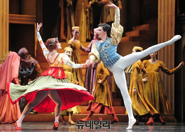 ▲ 첫눈에 반하는 줄리엣과 로미오(강미선, 막심 차셰고로프) ⓒ 뉴데일리 공준표