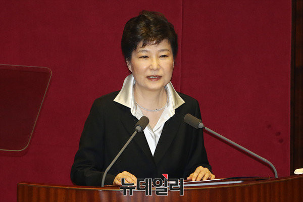 박근혜 대통령이 24일 오전 국회에서 시정연설을 하고 있다. ⓒ뉴데일리 이종현 기자