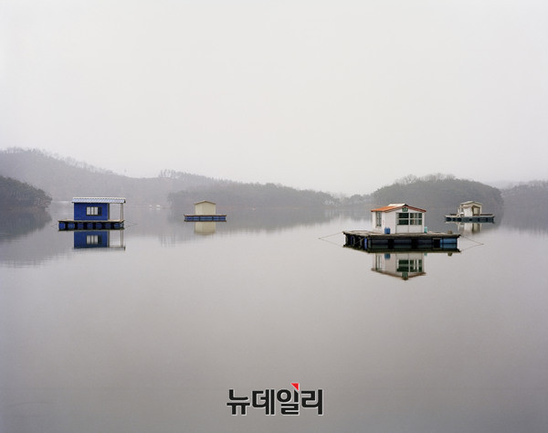 ▲ Commercial Landscapes_Pigment Print_55×70cm_2004 ⓒ 김혜원