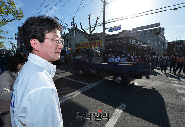 ▲ 유승민 의원은 결국에는 의원내각제가 이상적인 것으로 보고 있지만, 경제와 안보 등을 현실적인 상황을 감안하면 4년 중임제가 가능한 대안이라고 주장했다. ⓒ뉴데일리 정상윤 기자