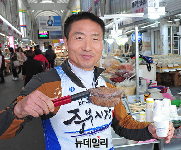 ▲ '점순이 수수호떡' 가맹주 하승태 사장 ⓒ 뉴데일리 공준표