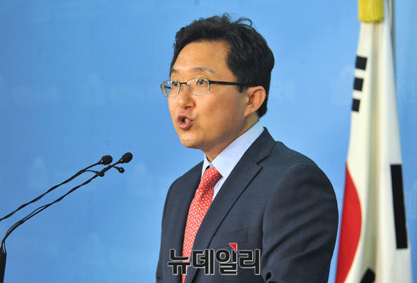 새누리당 김용태 의원이 25일 최순실 사태를 수습하기 위한 특검을 촉구했다. ⓒ뉴데일리 이종현 기자