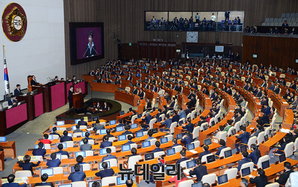 ▲ 박근혜 대통령이 24일 '2017년 예산안 시정연설'을 통해 개헌의 필요성을 역설했다. ⓒ뉴데일리 이종현 기자