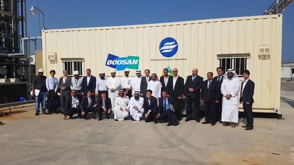 ▲ 두산중공업은 사우디아라비아 해수담수화청 산하 연구소 DTRI와 해수담수설비 연구를 위한 실증설비 가동식을 가졌다고 26일 밝혔다.ⓒ두산중공업