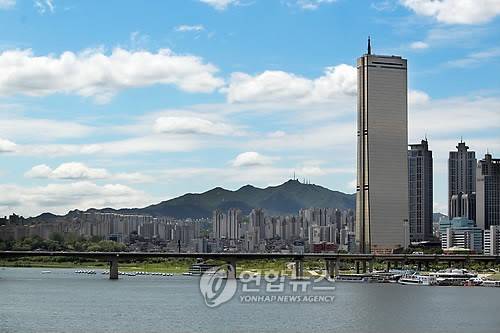 ▲ 서울 마포대교에서 바라본 여의도의 빌딩과 아파트 모습. ⓒ 연합뉴스