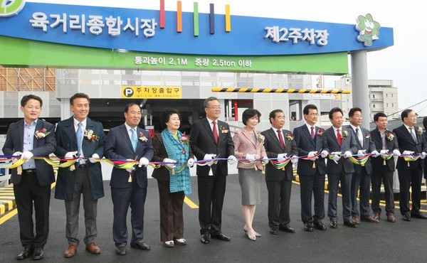 ▲ 충북 청주시 육거리종합시장 주차타워가 27일 준공했다.ⓒ청주시