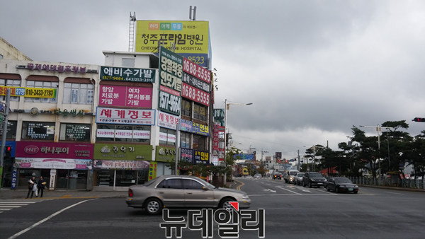 ▲ 사진은 신한은행 충북본부 앞 도로.ⓒ김동식 기자