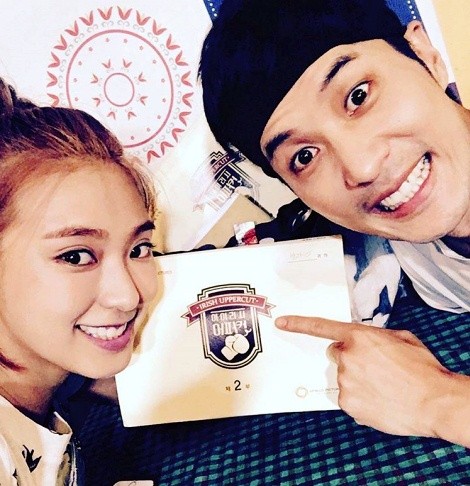 ▲ '아이리시 어퍼컷' 출연진과 함께 한 즐거운 회식 장면. 우측에 배우 김미경의 모습도 보인다.