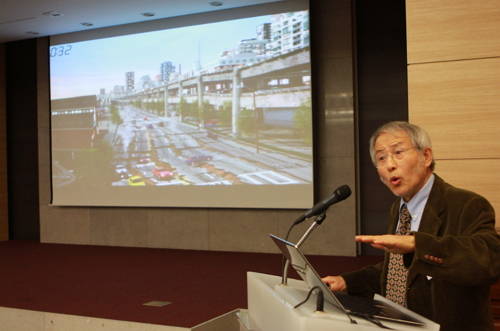 ▲ 코리안리가 28일 서울 수송동 본사 강당에서 개최한 '지진리스크 언더라이팅 세미나'에서 김소구 한국지진연구소 소장이 "지진의 원리 및 한반도 지진 영향'을 주제로 강의하고 있다ⓒ코리안리