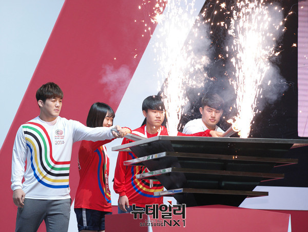 ▲ 왼쪽부터 레슬링 김현우 선수, 학생대표 선수, 봅슬레이 석영진 선수 ⓒ 뉴데일리 공준표