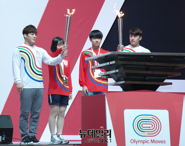 ▲ 왼쪽부터 레슬링 김현우 선수, 학생대표 선수, 봅슬레이 석영진 선수 ⓒ 뉴데일리 공준표