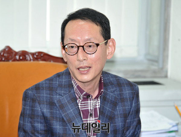 ▲ 새누리당 김도읍 원내수석부대표가 28일 기자간담회에서 야당의 특검 추천권 확보 시도의 부당성에 대해 설명하고 있다. ⓒ뉴데일리 이종현 기자