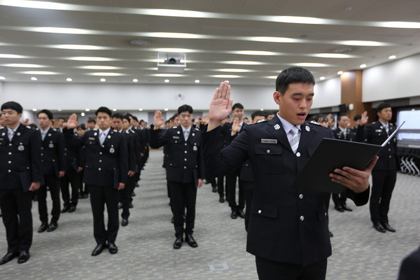 ▲ 충남소방본부가 31일 신규 임용자에 대한 임용장 수여식을 가졌다.ⓒ충남도소방본부