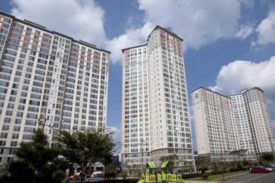 ▲ 최근 입주를 마친 청주시 청원구 내덕동 지역주택조합 단지 '청주율량 서희스타힐스' 전경. ⓒ 서희건설