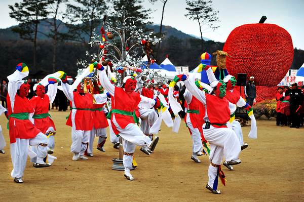 ▲ ‘제12회 청송사과축제’는 행사장에서 20%할인행사를 갖는 등 생산자와 소비자를 직접 연결해 수확의 기쁨을 나누는 장이 될 것으로 기대된다.ⓒ청송군 제공