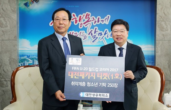 ▲ 사진 왼쪽부터 대전상공회의소 박희원 회장과 권선택 대전시장.ⓒ대전시