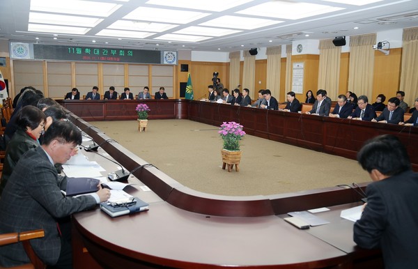 ▲ 대전시가 1일 권선택 시장 주재로 확대 간부회의를 하고 있다.ⓒ대전시