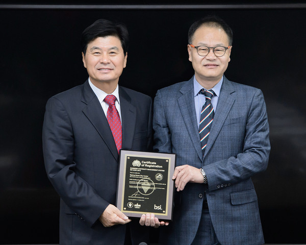 ▲ (사진왼쪽) 이춘희 세종시장. (오른쪽) 이종호 BSI코리아 대표이사.ⓒ세종시