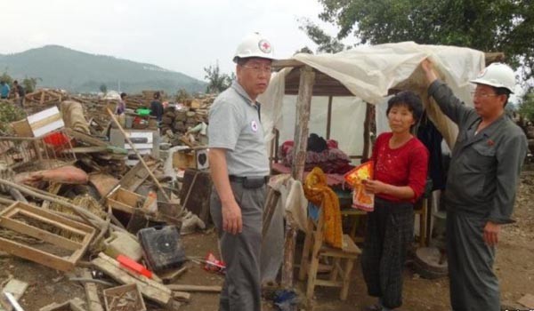 ▲ 지난 10월 국제적십자사가 공개한 北함경북도 수해지역 복구작업 모습. 수해 피해주민 수가 수십만 명이 넘는다는 것이 유엔 인도주의 업무조정국의 보고 내용이다. ⓒVOA 관련보도 화면캡쳐