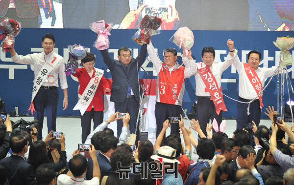 ▲ 새누리당 이정현 대표는 당초 호남출신이어서 전당대회에서 불리할 것으로 예상됐지만, 지난 8·9 전당대회에서 예상을 깨고 승리를 거두며 대표직을 맡게됐다. ⓒ뉴데일리 이종현 기자