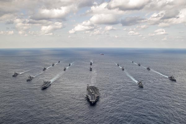 ▲ 2014년 11월 19일 美해군과 日해상자위대의 연합훈련. 한국은 中인민해방군과 미일 연합군 가운데 어느 편일까. ⓒ美해군 정보공개 사이트 캡쳐