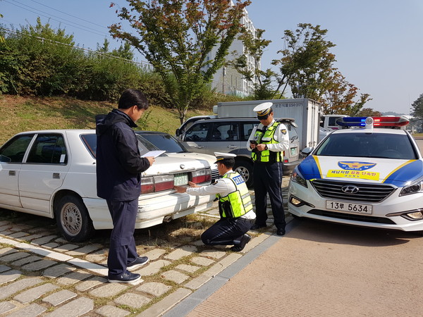 ▲ 예천군은 자동차관련 체납액 징수를 위해 군청과 읍면담당자 22명과 대포차 근절을 위해 업무협약체결 한 예천경찰서와 합동영치팀을 구성·운영한다.ⓒ예천군 제공