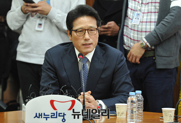 ▲ 새누리당 정병국 의원(사진)은 3일 CBS라디오에 출연해 이정현 대표가 계속해서 대표직을 고수한다면 분당을 각오하고 싸울 것이라고 밝혔다. ⓒ뉴데일리 이종현 기자