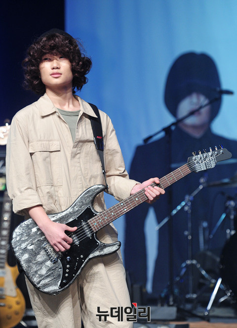 ▲ '더 이스트라이트' 기타 김준욱 ⓒ 뉴데일리 공준표