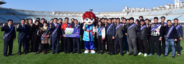 ▲ 천안시가 3일 천안종합운동장에서 FIFA U-20월드컵 천안패키지 입장권 판매 기념행사를 가졌다.ⓒ천안시
