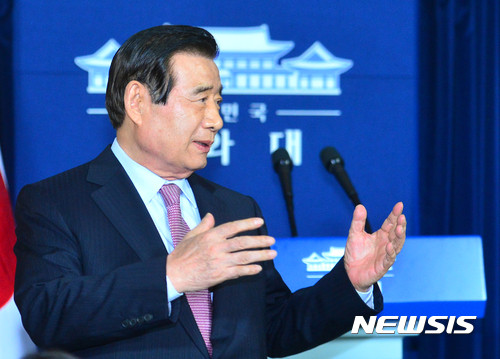 ▲ 한광옥 신임 청와대 대통령비서실장이 3일 오후 춘추관을 찾아 기자들에게 인사말을 하고 있다. ⓒ뉴시스