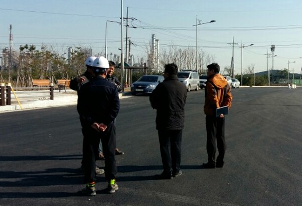 ▲ 대전국토청 관계자들이 도로교통안전점검을 하고 있다.ⓒ대전국토청