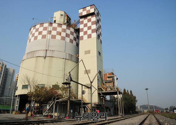▲ 수색역 인근의 한 시멘트 유통기지.ⓒ뉴데일리