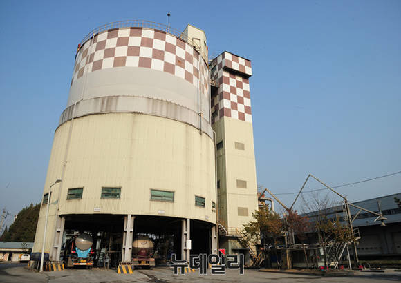 ▲ 서울 마포구 인근에 위차한 시멘트 유통기지 ⓒ 뉴데일리 공준표