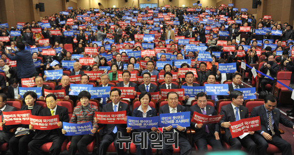 ▲ 더불어민주당 추미애 대표 4일 기자간담회를 갖고 있다.ⓒ뉴데일리 이종현 기자