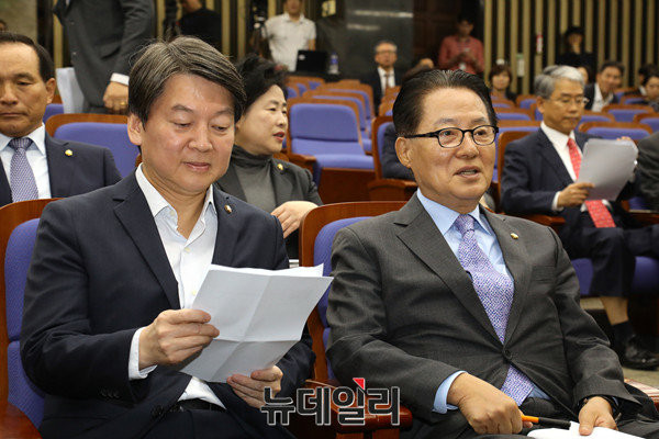 ▲ 국민의당 안철수(좌) 전 상임공동대표와 박지원(우) 비상대책위원장. ⓒ뉴데일리 이종현 기자