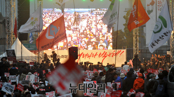 ▲ 5일 광화문광장에서 최순실 국정개입 파문과 관련해 박근혜 대통령 하야를 요구하는 대규모 집회가 열렸다. ⓒ뉴데일리 이종현 기자