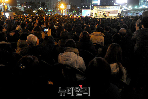 ▲ 기독교 인사들로 구성된 국가기도연합이 6일 서울역광장에서 구국기도회를 열었다. ⓒ뉴데일리 이종현 기자