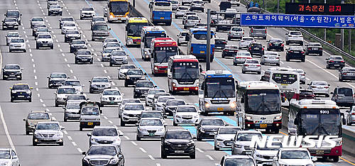▲ 교통량이 많은 고속도로.ⓒ뉴시스