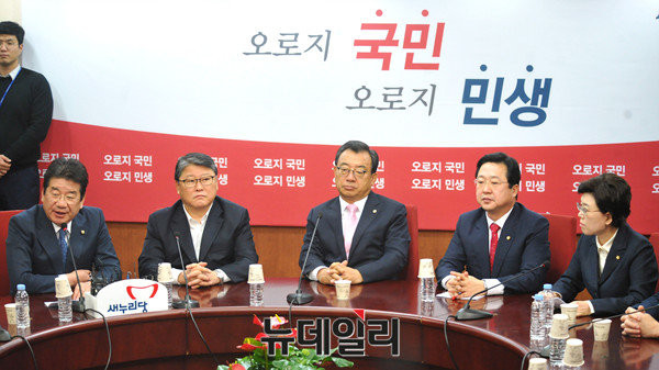 ▲ 이날 새누리당 최고위원회의는 '최순실 사태'수습이 먼저라는 이야기가 주를 이뤘지만, 사퇴 시기를 암시하는 내용도 적지 않았다. ⓒ뉴데일리 이종현 기자