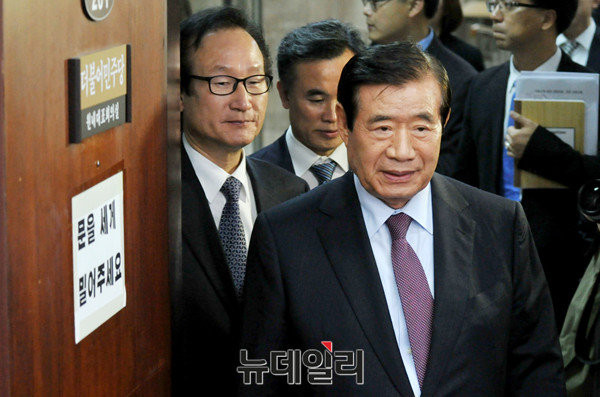 ▲ 한광옥 대통령 비서실장과 허원제 정무수석이 지난 4일 더불어민주당 우상호 원내대표를 만나기 위해 국회를 방문했다. ⓒ뉴데일리 이종현 기자