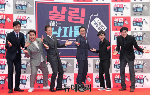 ▲ 왼쪽부터 김일중, 문세윤, 김정태, 김승우, 봉태규, 하태권 ⓒ 뉴데일리 공준표