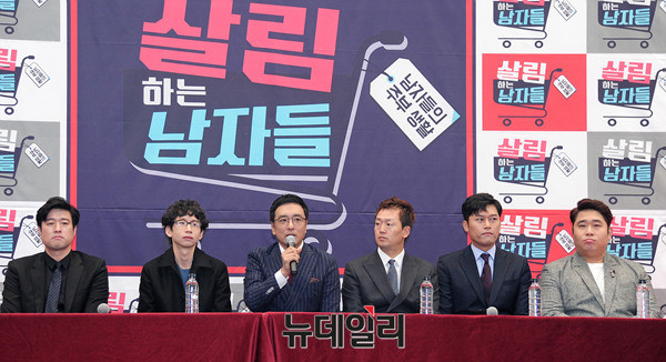 ▲ 왼쪽부터 김일중, 문세윤, 김정태, 김승우, 봉태규, 하태권 ⓒ 뉴데일리 공준표