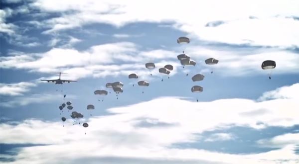 ▲ 북대서양조약기구(NATO) 회원국들의 연합공수훈련 모습. NATO는 러시아의 군사적 압박에 대응하기 위해 회원국들에 비상경계령을 내릴 예정이라고 밝혔다. ⓒ英BBC의 '2017 NATO 군사력' 영상 캡쳐