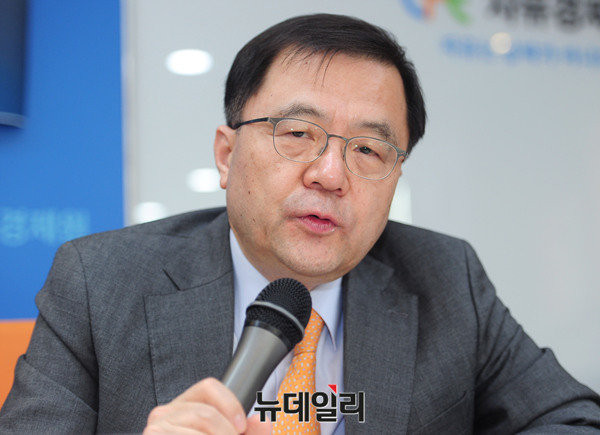 ▲ 최완진 한국외대 법학전문대학원 교수. ⓒ뉴데일리 공준표 기자
