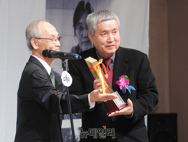 ▲ 왼쪽부터 한국영화평론가협회 김종원 상임고문, 임권택 감독 ⓒ 뉴데일리 공준표