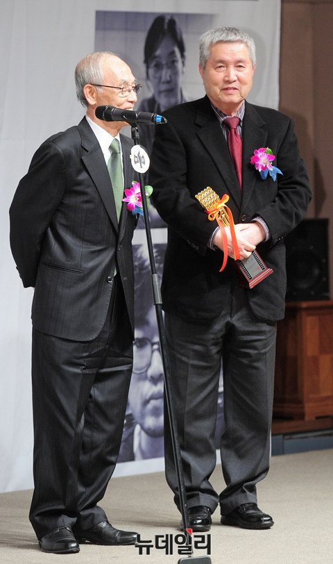 ▲ 왼쪽부터 한국영화평론가협회 김종원 상임고문, 임권택 감독 ⓒ 뉴데일리 공준표